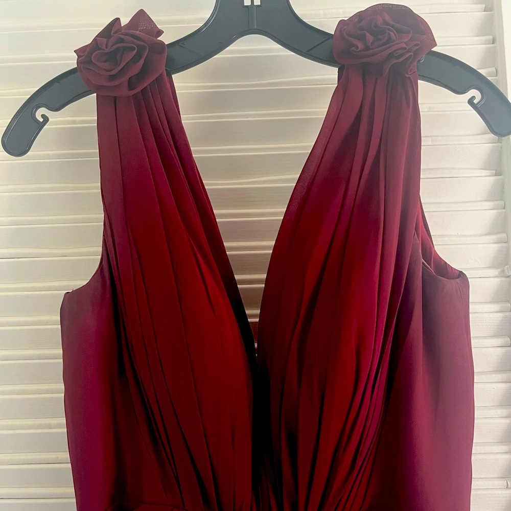 Beautiful, classic formal dress. Versatile, great for bridesmaid.